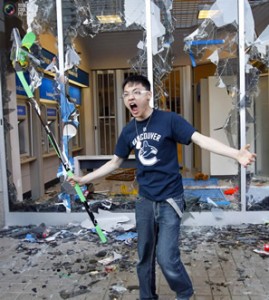 Vancouver rioting fan